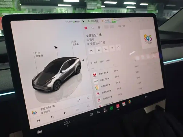 Tesla Model Y — Фото автомобиля 12