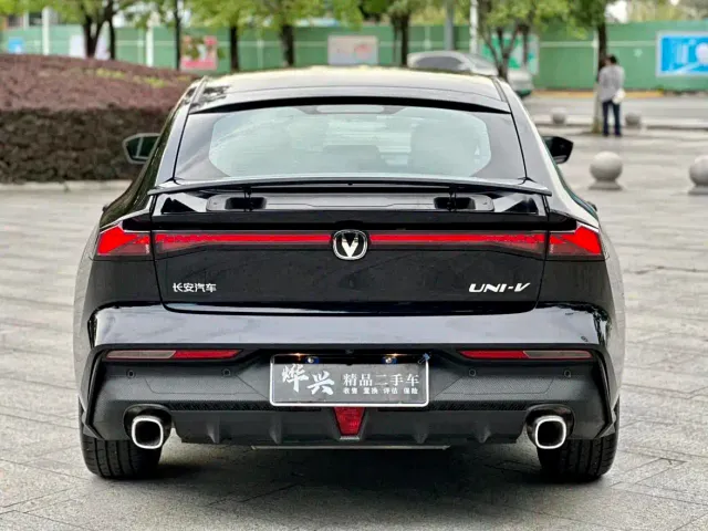 Changan Changan UNI-V 2022 1.5T Premium Model — Фото автомобиля 5