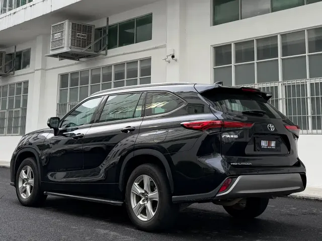 Toyota Highlander — Фото автомобиля 4