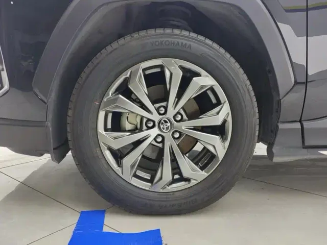 Toyota RAV4 — Фото автомобиля 6