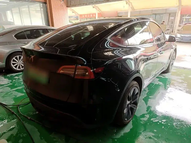 Tesla Model Y — Фото автомобиля 6
