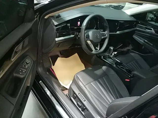 Volkswagen Passat — Фото автомобиля 15
