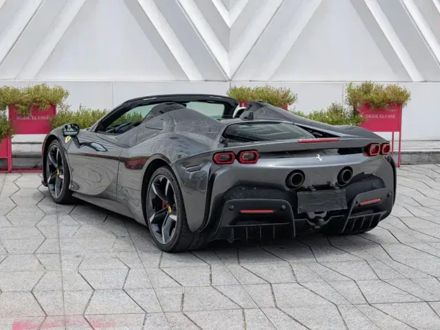 Ferrari SF90 — Фото автомобиля 6