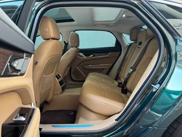 Jaguar XFL — Фото автомобиля 6