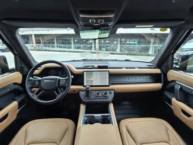 Land Rover Defender — Фото автомобиля 15
