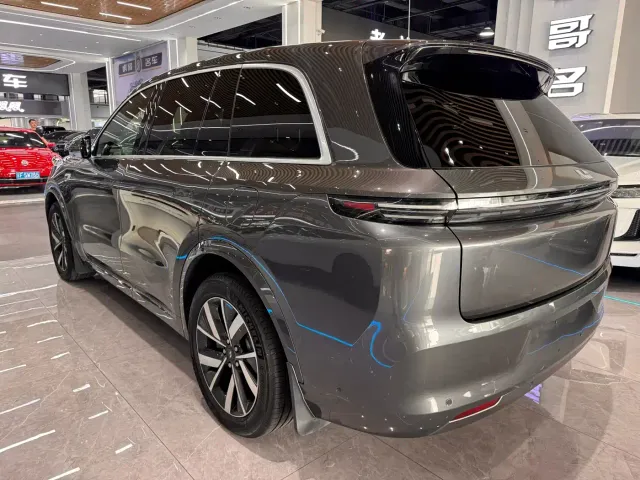 Li Auto L8 — Фото автомобиля 7