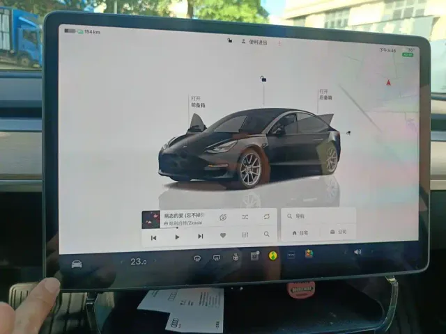 Tesla Model 3 — Фото автомобиля 7