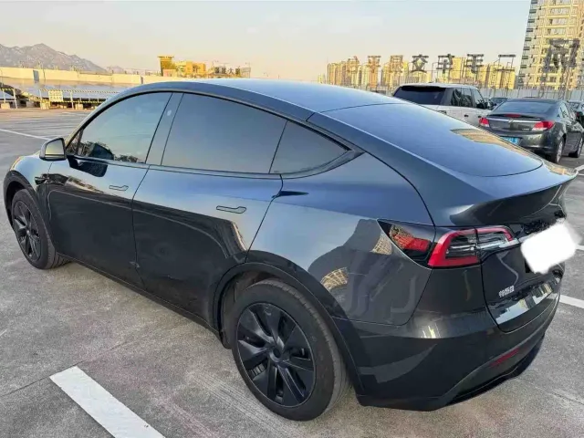 Tesla Model Y — Фото автомобиля 8