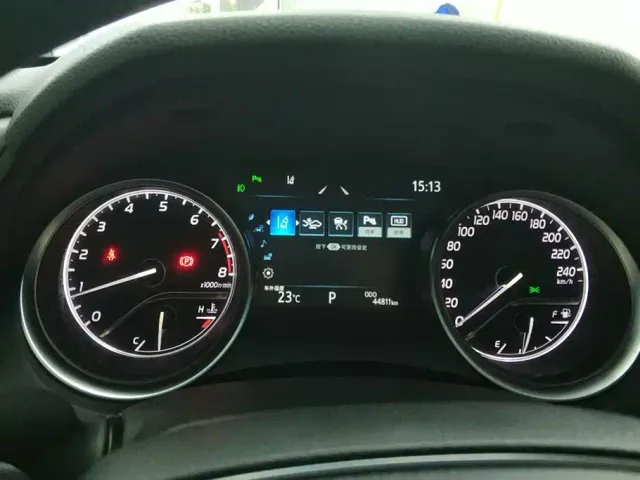 Toyota Camry — Фото автомобиля 14