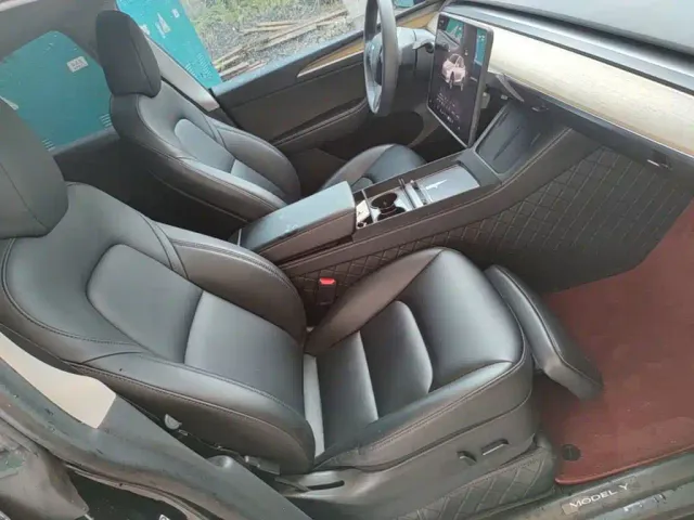 Tesla Model Y — Фото автомобиля 24