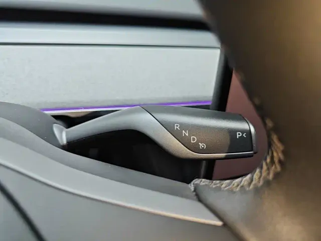 Tesla Model Y — Фото автомобиля 13