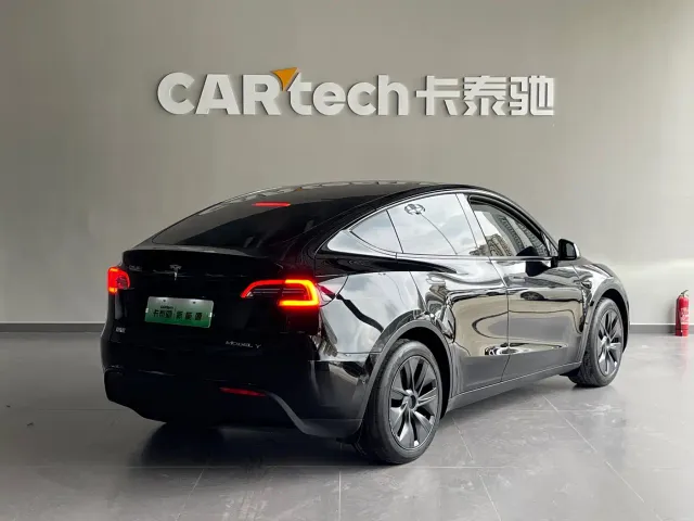 Tesla Model Y — Фото автомобиля 4