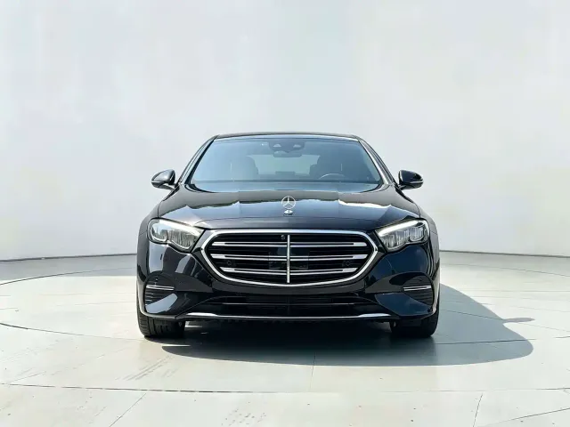 Mercedes-Benz E-Class — Фото автомобиля 2