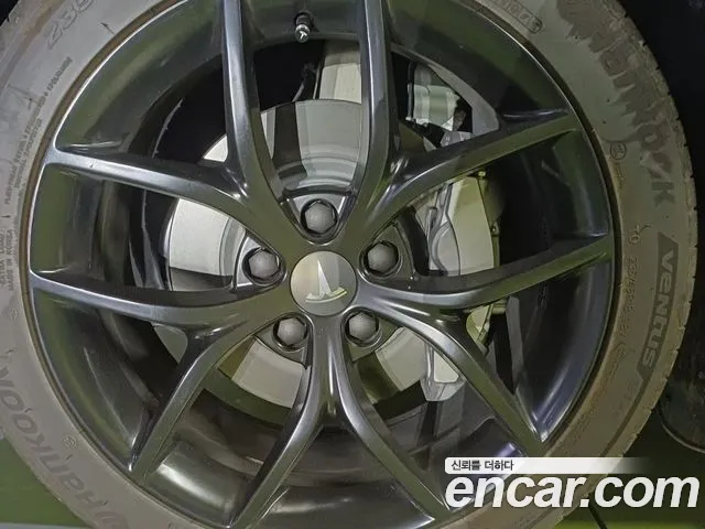 Tesla Model 3 — Фото автомобиля 5