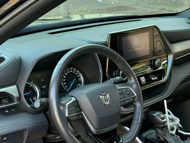 Toyota Crown Kluger — Фото автомобиля 3