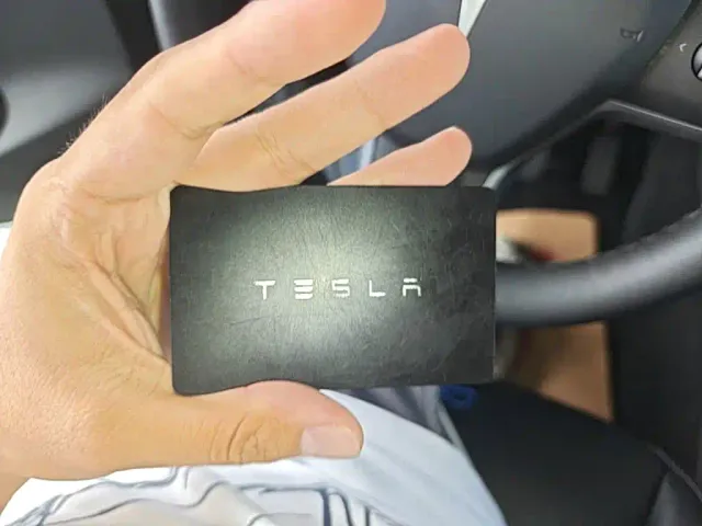 Tesla Model Y — Фото автомобиля 8