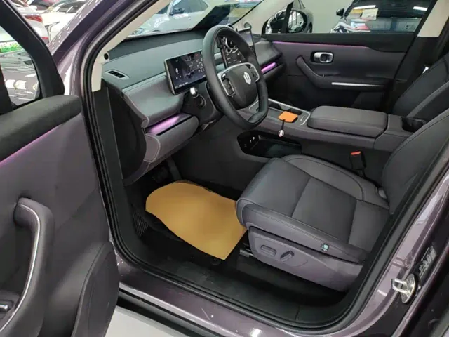 Leapmotor C10 — Фото автомобиля 15