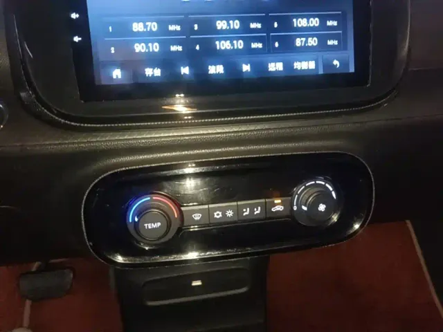 Roewe Clever — Фото автомобиля 12