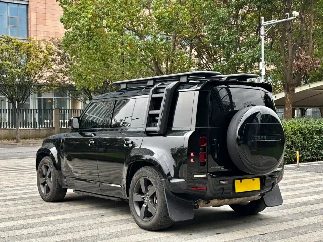 Land Rover Defender — Фото автомобиля 9