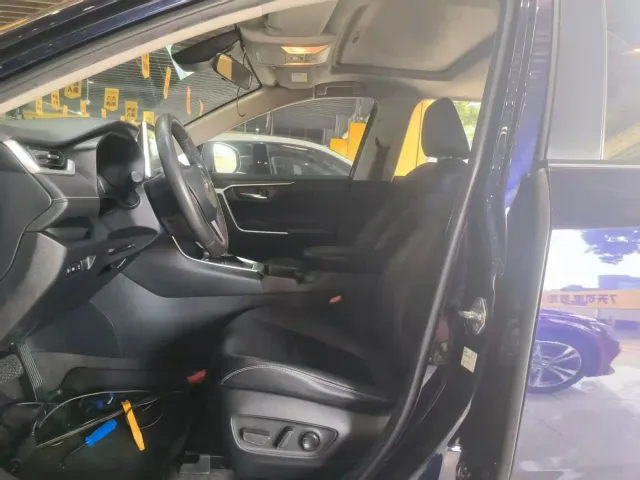 Toyota RAV4 — Фото автомобиля 2