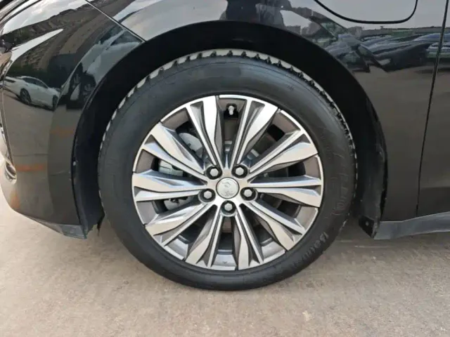 Hongqi E-QM5 — Фото автомобиля 22