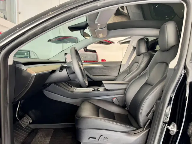 Tesla Model Y — Фото автомобиля 5