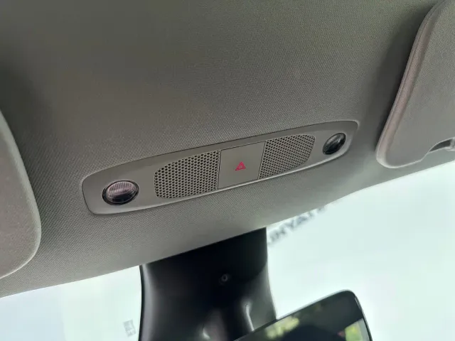 Tesla Model Y — Фото автомобиля 16