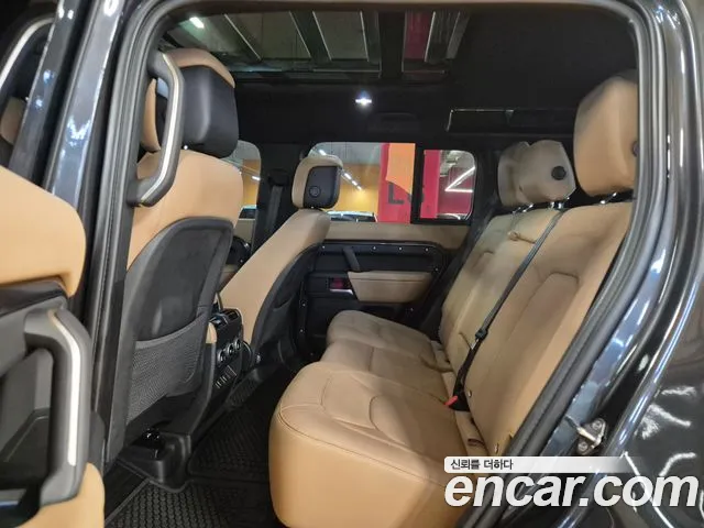 Land Rover Defender — Фото автомобиля 12