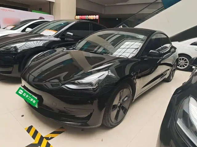 Фотография автомобиля — Tesla Model 3