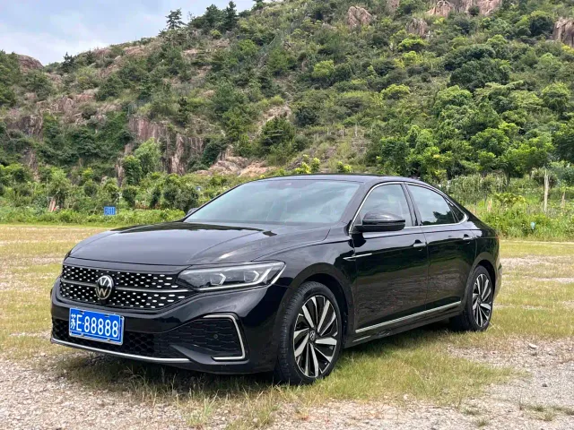 Фотография автомобиля — Volkswagen Passat