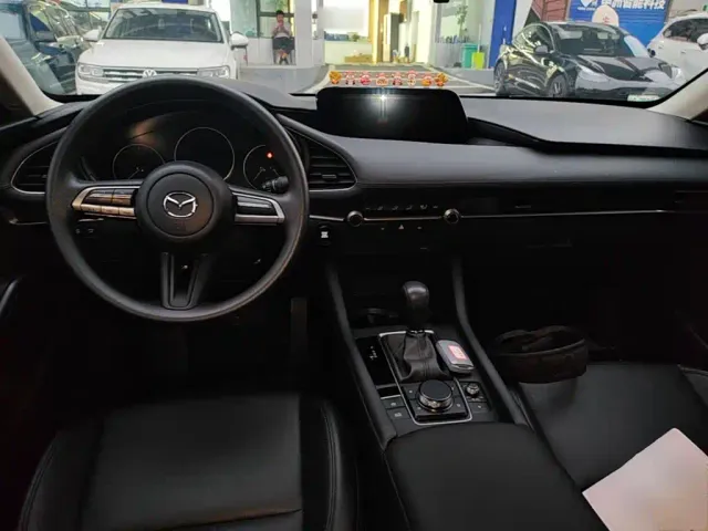 Mazda Axela — Фото автомобиля 9