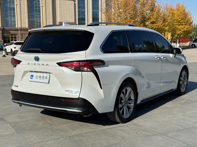 Toyota Sienna — Фото автомобиля 9