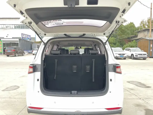 Wuling Jiachen — Фото автомобиля 11