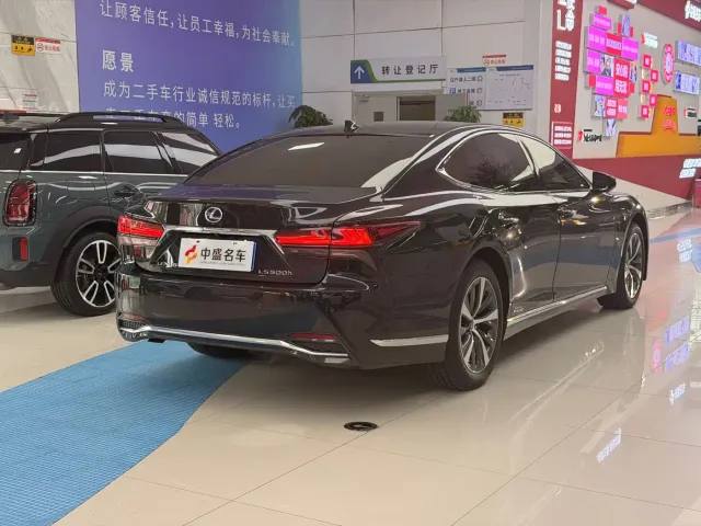 Lexus LS — Фото автомобиля 16