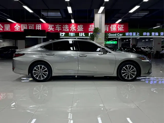 Lexus ES — Фото автомобиля 8