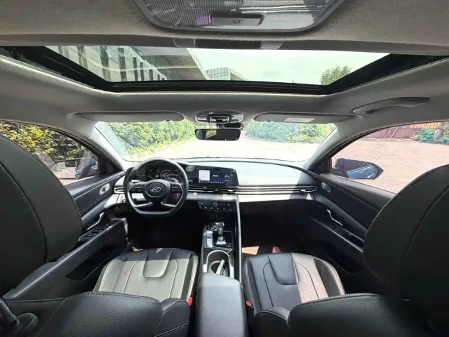 Hyundai Elantra — Фото автомобиля 5
