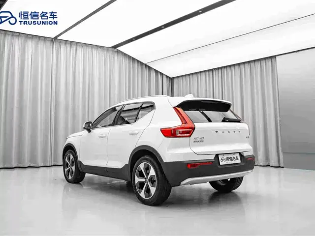 Volvo XC40 — Фото автомобиля 7