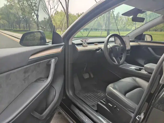 Tesla Model Y — Фото автомобиля 15