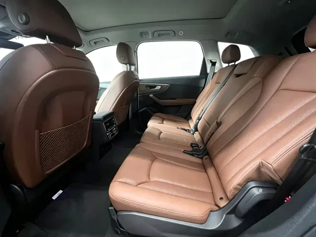 Audi Q7 — Фото автомобиля 16