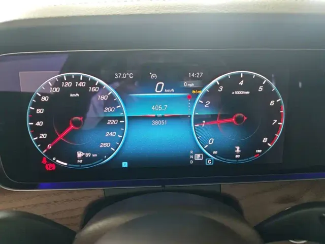 Mercedes-Benz E-Class — Фото автомобиля 11