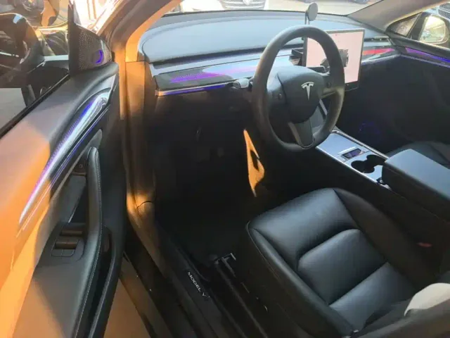 Tesla Model Y — Фото автомобиля 15