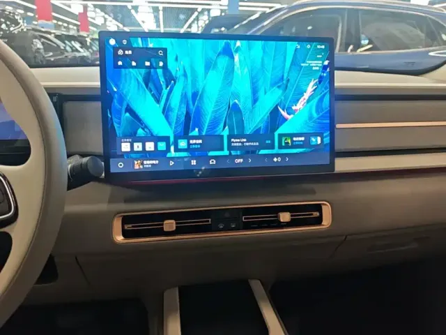 Geely ICON — Фото автомобиля 12