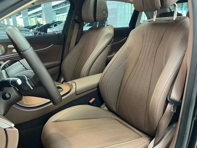 Mercedes-Benz E-Class — Фото автомобиля 9