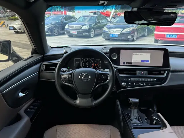 Lexus ES — Фото автомобиля 17