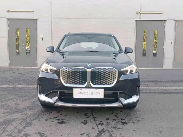 BMW iX1 — Фото автомобиля 2