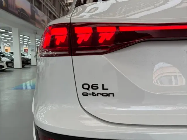 Audi Q6L e-tron — Фото автомобиля 15
