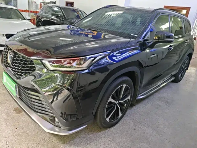 Фотография автомобиля — Toyota Crown Kluger