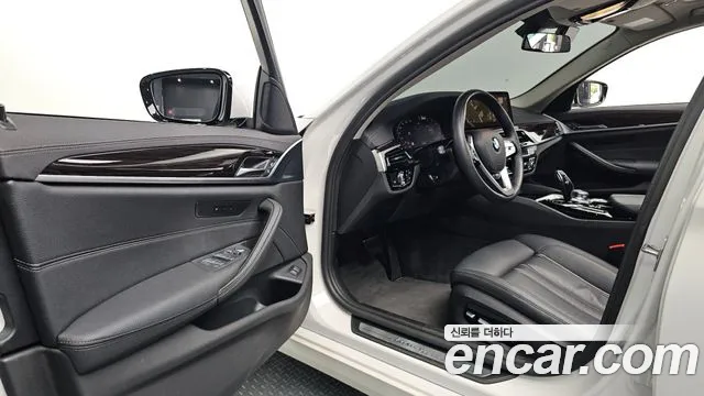 BMW 5 Series G30 — Фото автомобиля 10