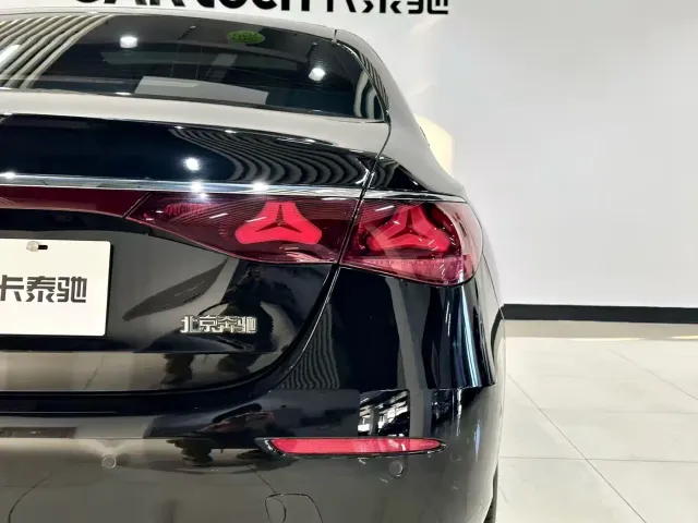 Mercedes-Benz E-Class — Фото автомобиля 8