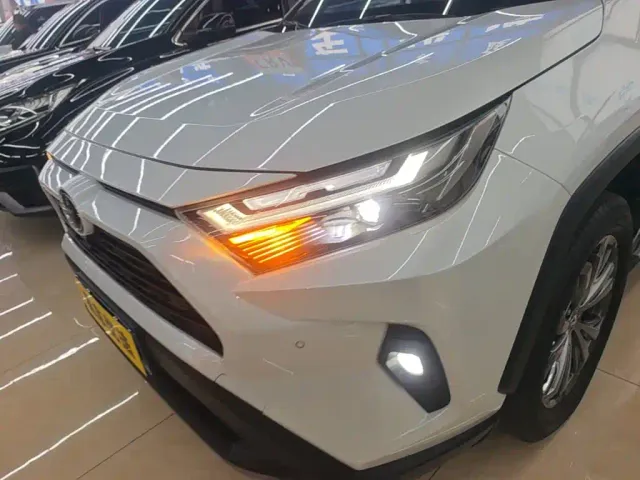 Toyota RAV4 — Фото автомобиля 23